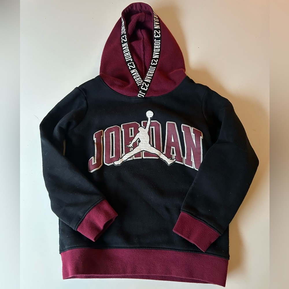 Nike Air Jordan Jumpman Youth Hoodie in Black/ Burgundy (Size 5; 4-5 Years)